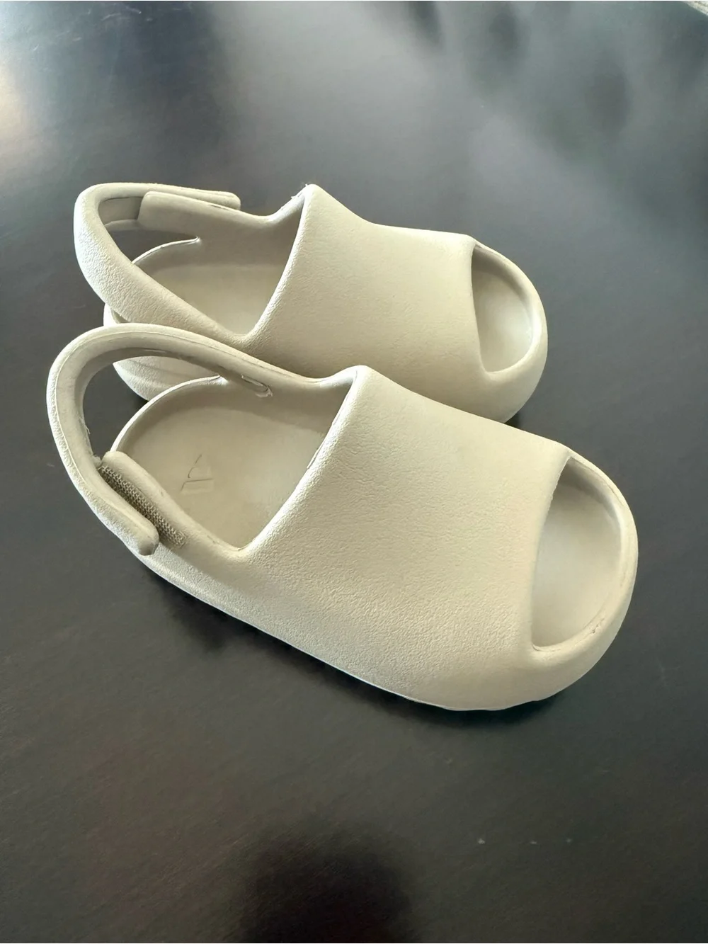 Size 7K - adidas Yeezy Slide “Bone” Infant